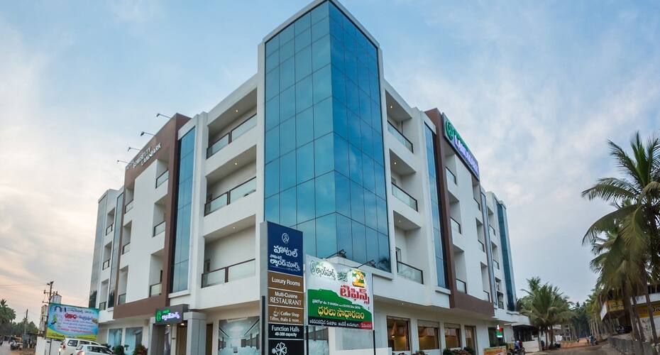 Hotel Somisetty Landmark, Razole 1